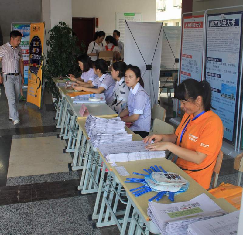 2016年太倉夏季招聘會(huì)落幕，尼伯特不敵陽光！