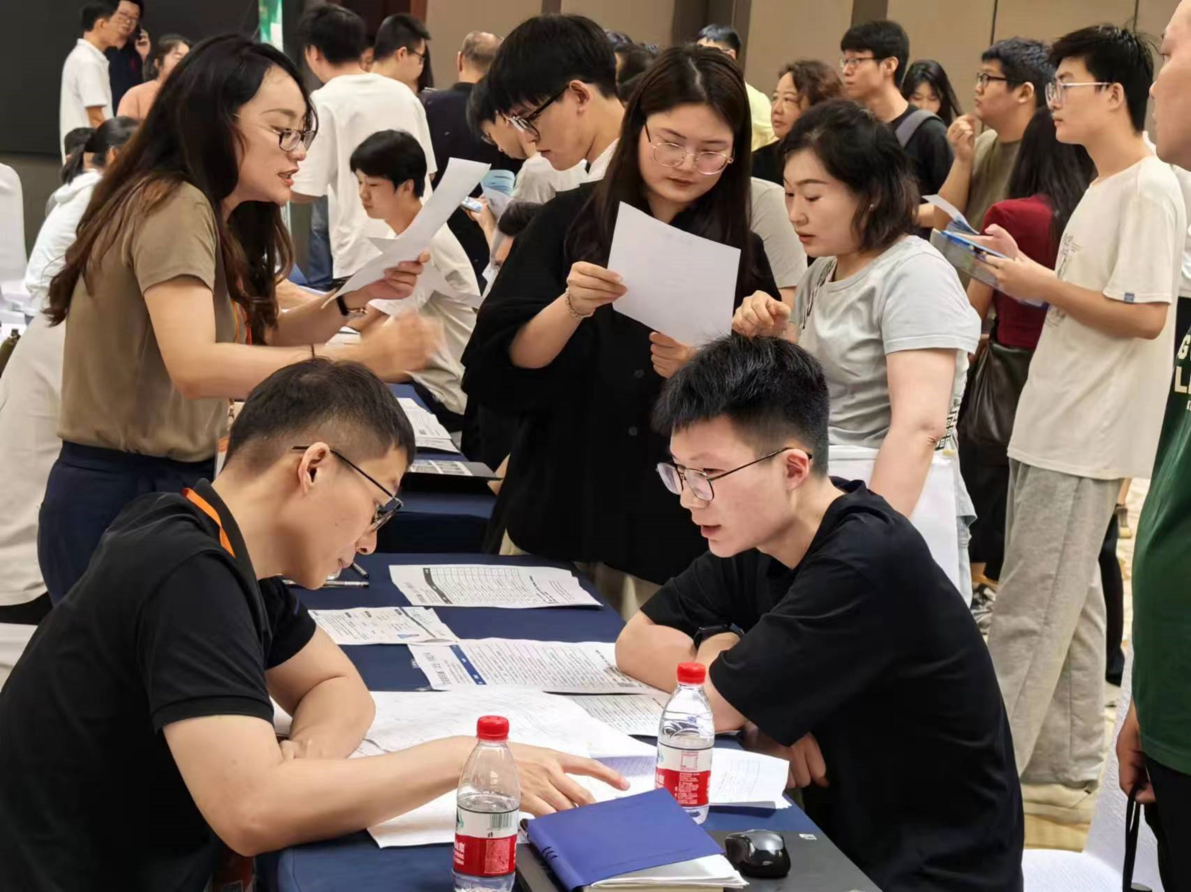 2024太倉(cāng)夏季畢業(yè)生招聘會(huì)圓滿(mǎn)落幕：風(fēng)雨無(wú)阻，共筑就業(yè)橋梁